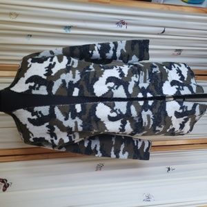 Venus Camo sweater jacket medium
